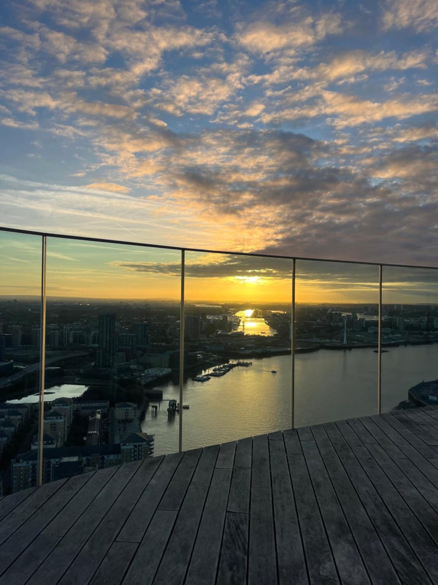 Luxury Modern 2 Bed Flat With Balcony And City View - Canary Wharf City Center Londra Dış mekan fotoğraf