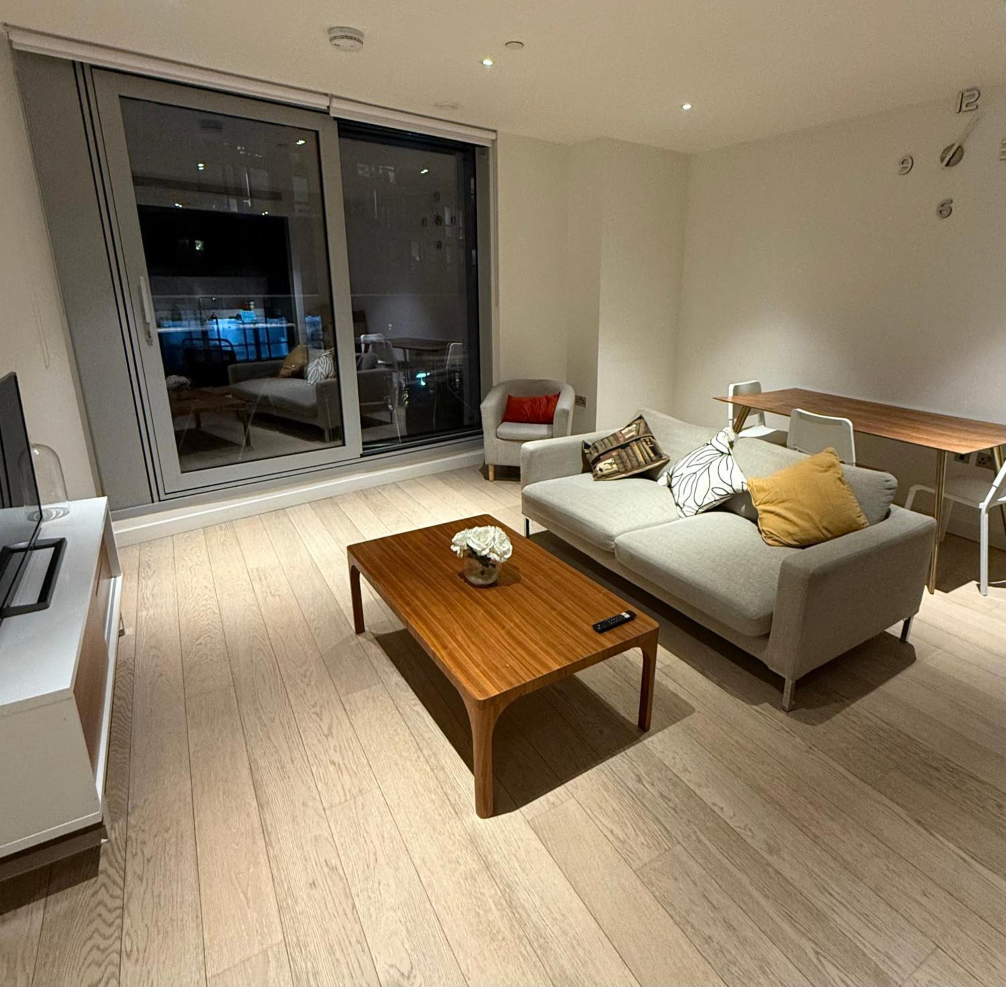Luxury Modern 2 Bed Flat With Balcony And City View - Canary Wharf City Center Londra Dış mekan fotoğraf