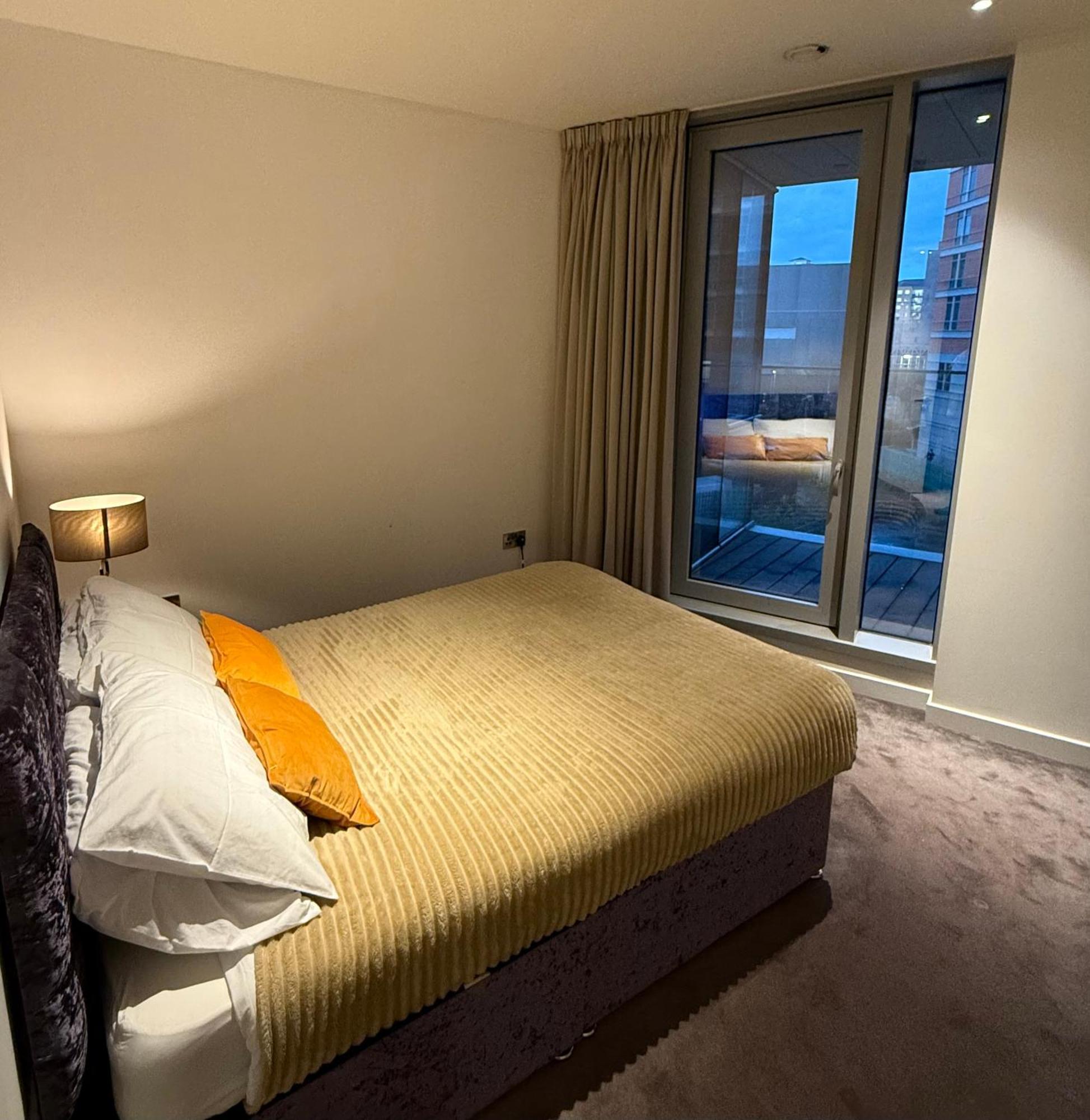 Luxury Modern 2 Bed Flat With Balcony And City View - Canary Wharf City Center Londra Dış mekan fotoğraf